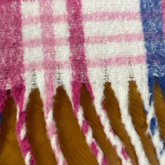 Steve Madden ultra soft thick plaid blanket scarf - Picture 7 of 11